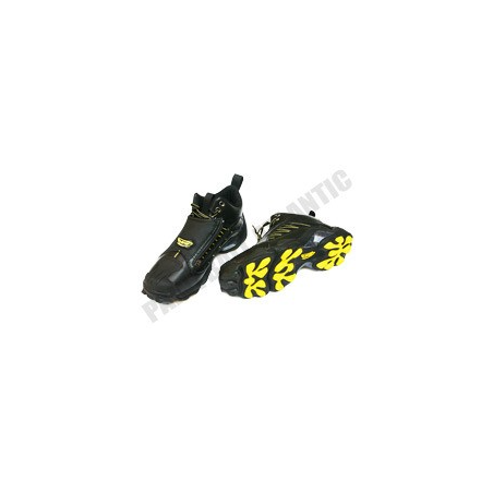 Paire de chaussures basses JT 40.5